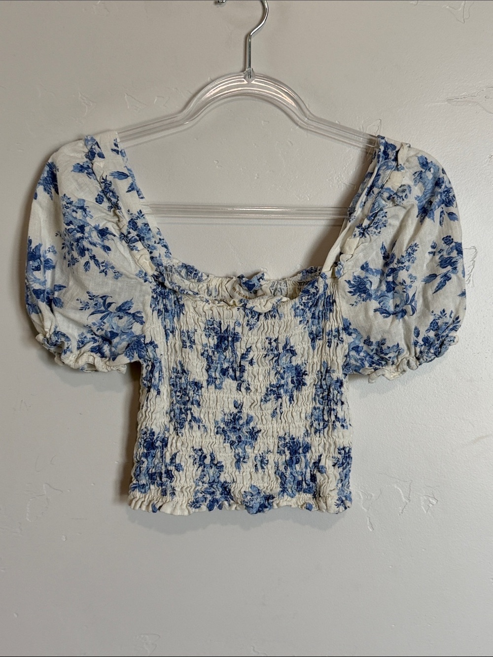 Monteau Smocked Puff Sleeve Crop Top in Blue Floral Cottage Print Small